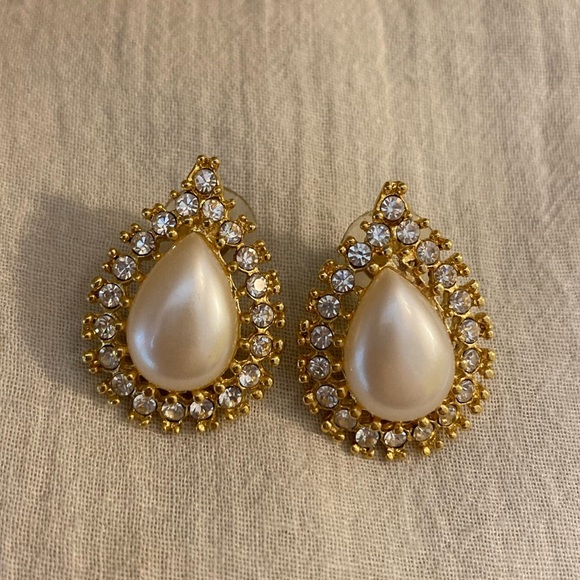 Teardrop Shaped Vintage Faux Pearls‎ and Rhinestones Earrings - Picture 7 of 9